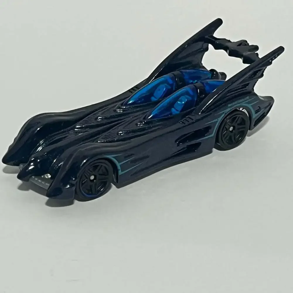 Hot Wheels Batmobile B3540 DC Comics 2004 Diecast Car